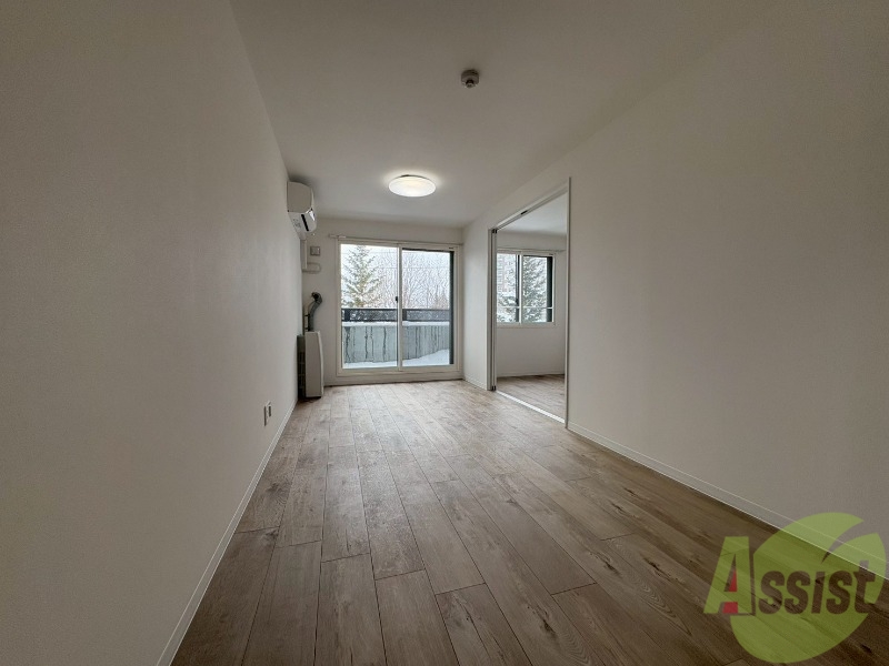 居室・リビング　広々としたリビングですね。使い勝手がよさそうですね！