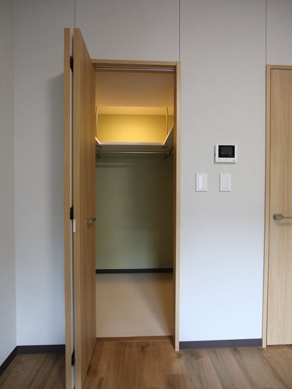 収納　ウォークインクローゼット（収納充実してます）