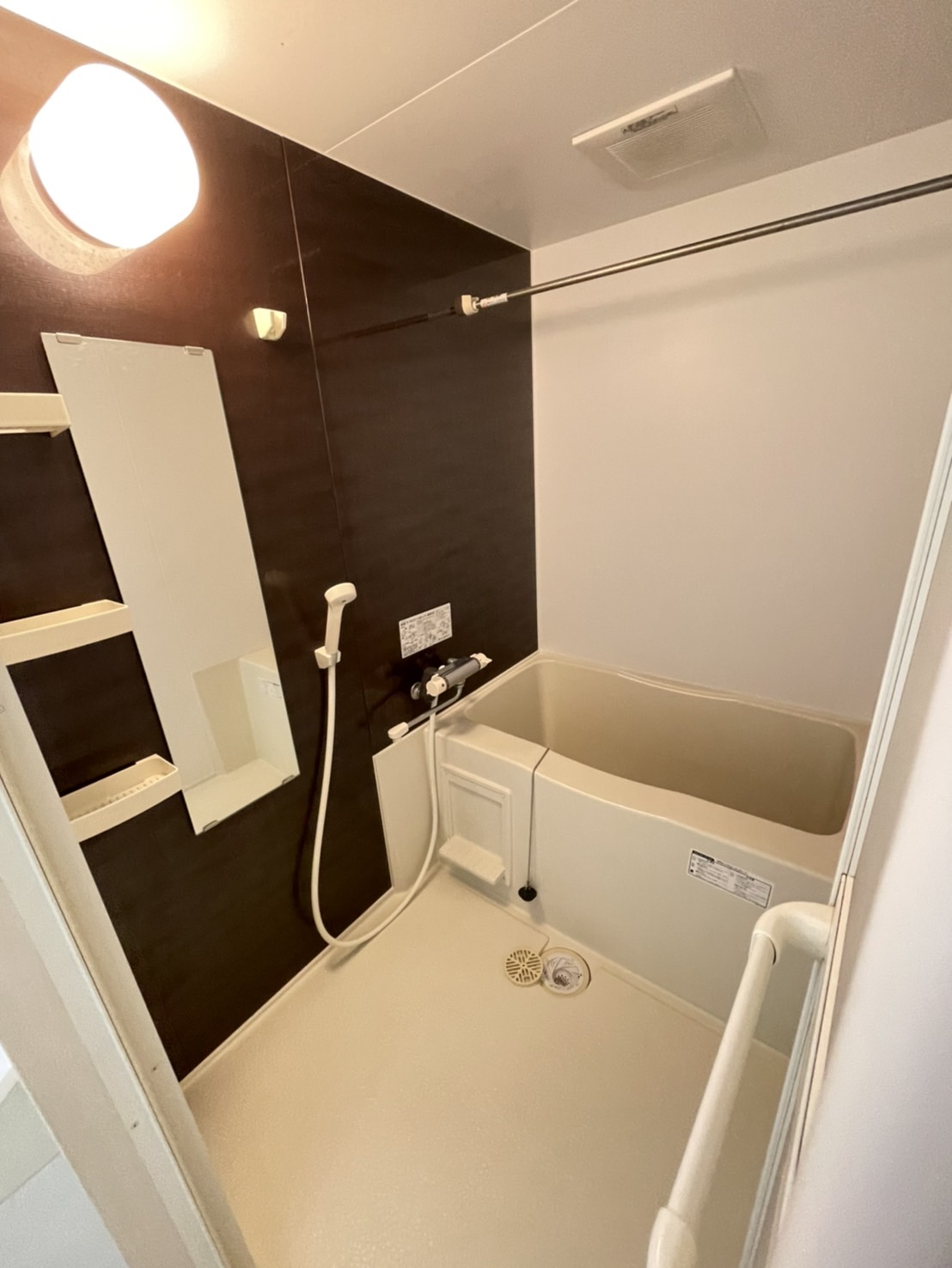 バス・シャワールーム　※他号室のお写真です。