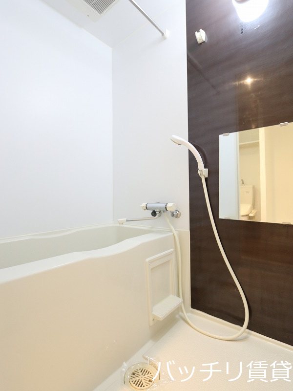 バス・シャワールーム　同型タイプの為、現状を優先致します。