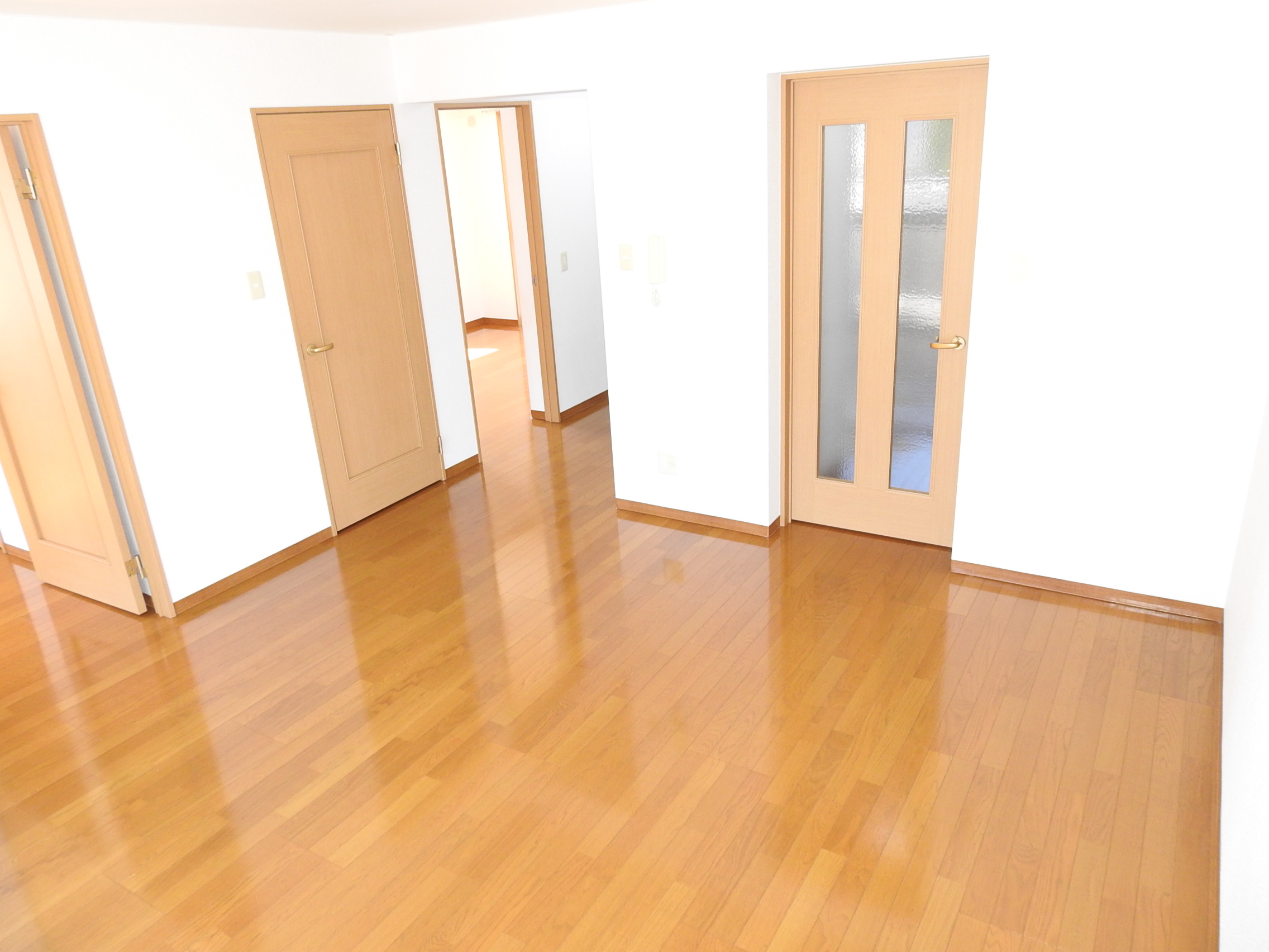 居室・リビング　※別号室の写真です