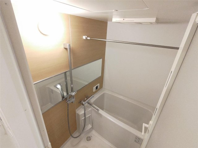 バス・シャワールーム　追い焚き付きのお風呂です♪