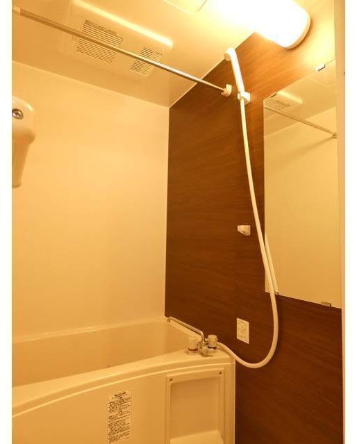 バス・シャワールーム　雨の日でも安心の浴室乾燥機付きです♪