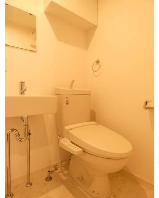 トイレ　嬉しい温水洗浄便座♪