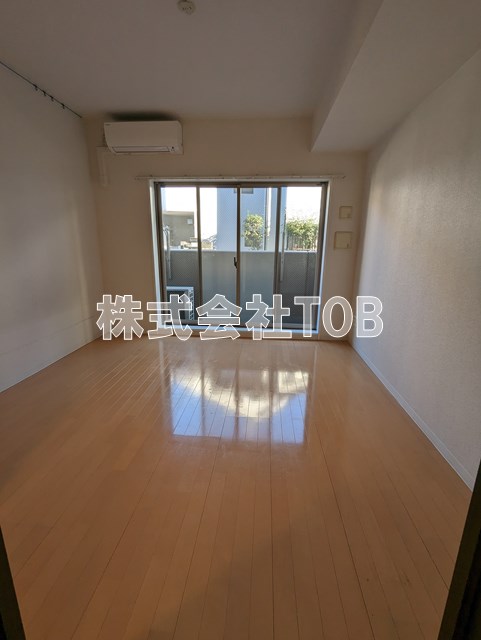 居室・リビング　洋室7帖※クリーニング中の写真