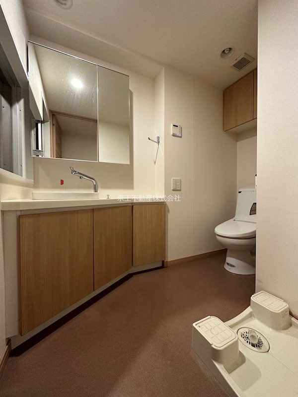 洗面設備　身支度に便利な独立洗面台