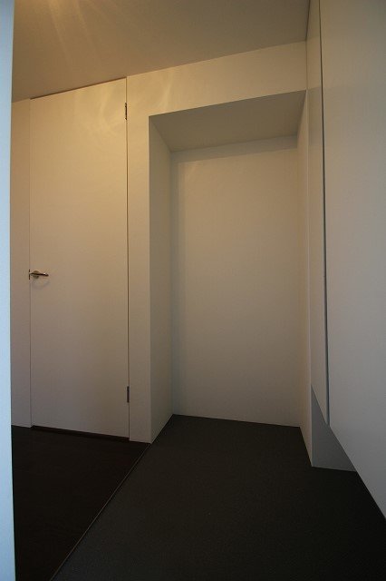 玄関　同物件別号室のものです。