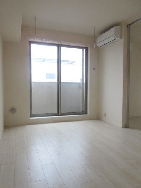 居室・リビング　★明るいフローリングのお部屋です★