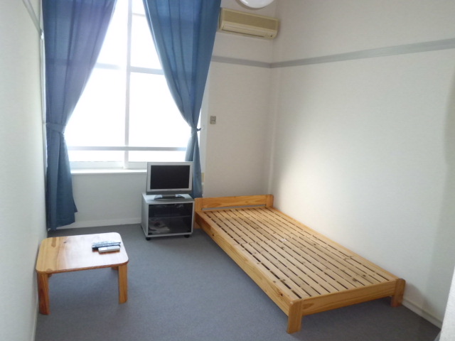 居室・リビング　１階はフローリング、２階はカーペットになります。