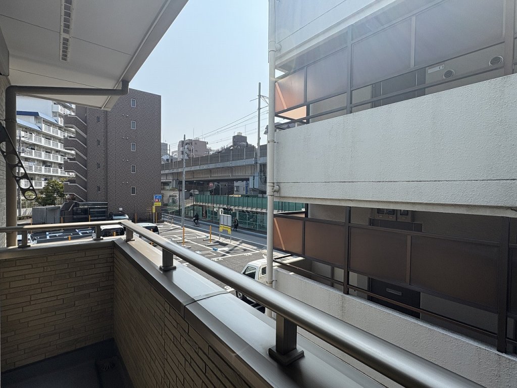 バルコニー　東側は抜けてます。