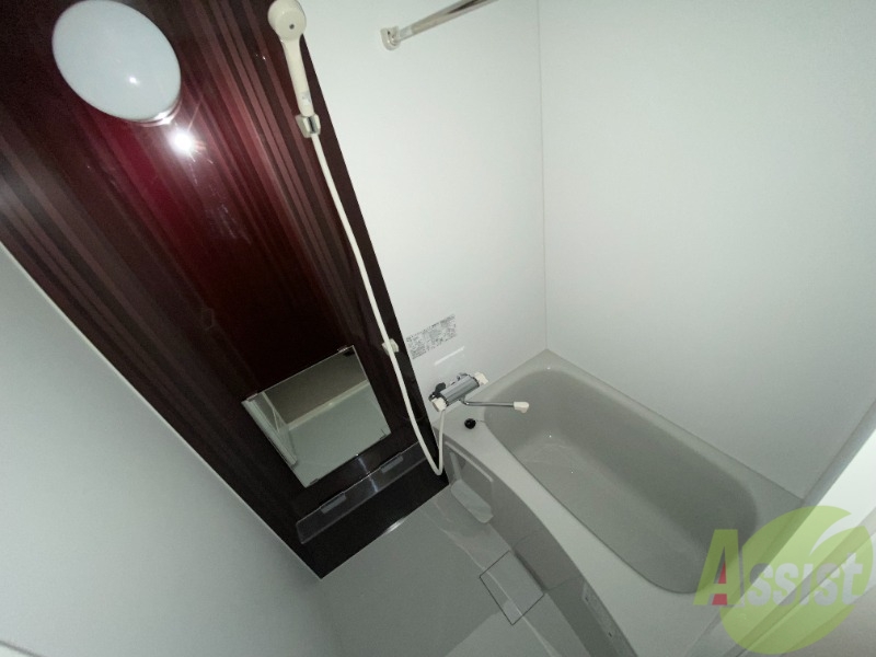 バス・シャワールーム　浴室になります。お風呂で疲れを癒してくださいませ。