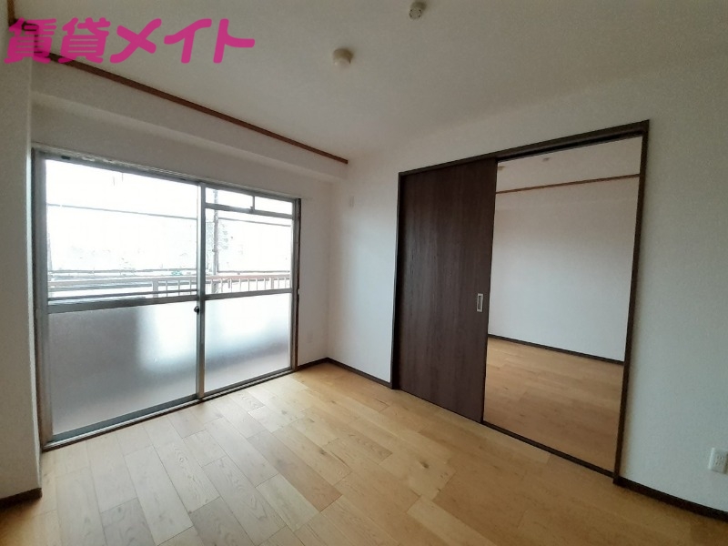 居室・リビング　バス同型参考写真