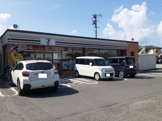 コンビニ　セブンイレブン福島御山店（コンビニ）まで900m