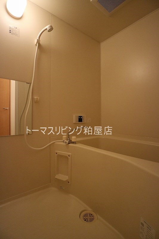 バス・シャワールーム　別室参考写真。