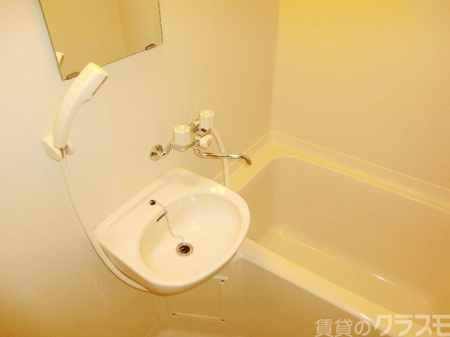 バス・シャワールーム　お風呂とトイレは別です。ゆっくりどうぞ☆