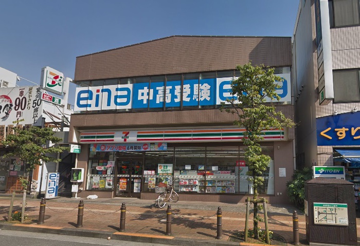 コンビニ　セブンイレブン福生西口店（コンビニ）まで220m