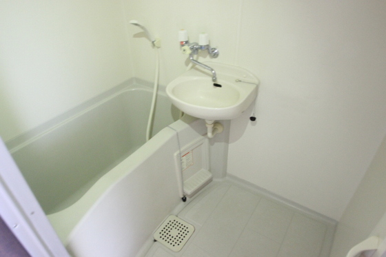 バス・シャワールーム　※別部屋の写真です