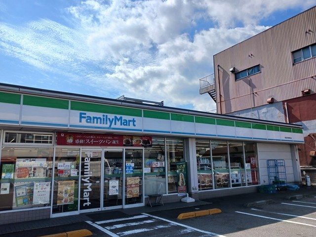 コンビニ　ファミリーマート新居浜徳常町店（コンビニ）まで313m