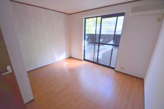 居室・リビング　どんな家具でも合わせやすいですよ。