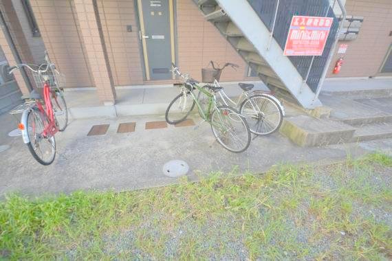 駐車場　あなたの大事な自転車も安心してとめることができますね。