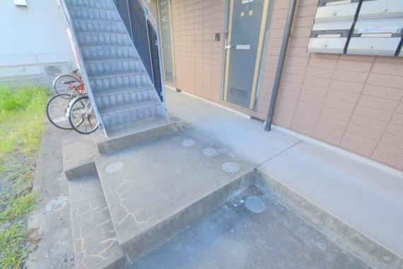 エントランス　エントランス周辺はいつもキレイに片付けられています。