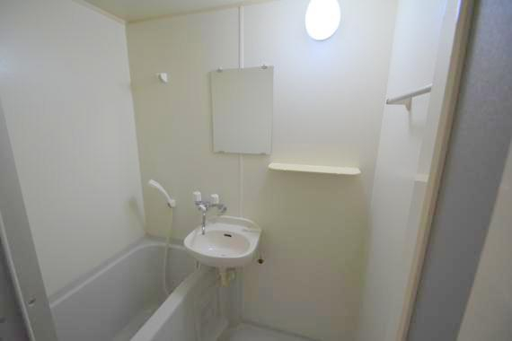 洗面設備　コンパクト洗面台です。使いやすいですよ。