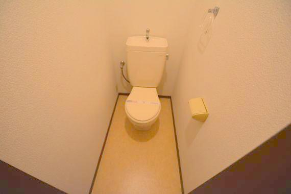 トイレ　スタンダードなトイレは清潔感があってずっと居たくなりますね。