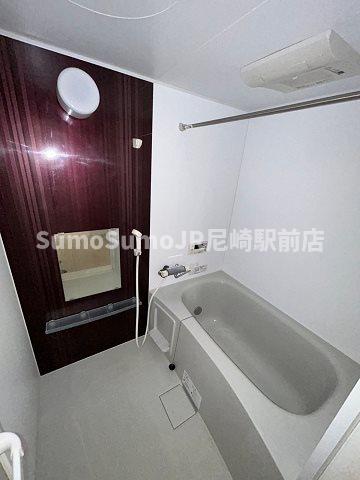 バス・シャワールーム　コンパクトで使いやすいお風呂です