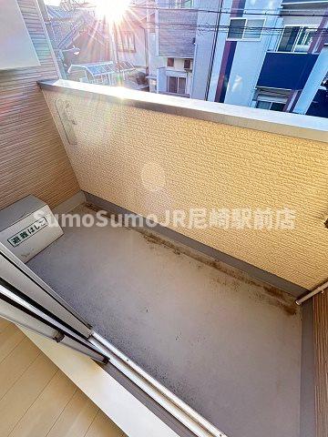 バルコニー　バルコニーからの眺めを楽しみながら食事をしませんか