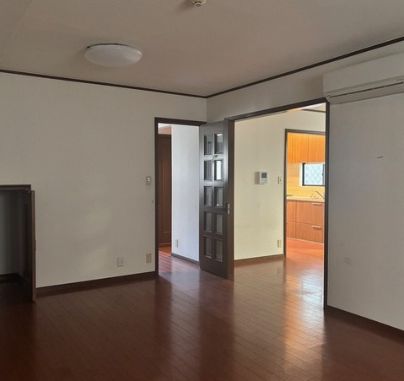 居室・リビング　こちらの居間で趣味の時間をお楽しみください