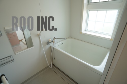 バス・シャワールーム　写真は反転のお部屋です