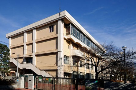 中学校　大田区立蒲田中学校（中学校）まで271m