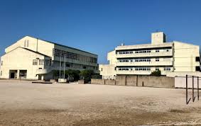 中学校　出雲市立浜山中学校（中学校）まで2077m