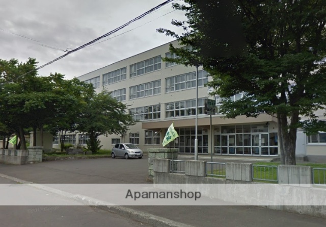 中学校　新琴似北中（中学校）まで649m