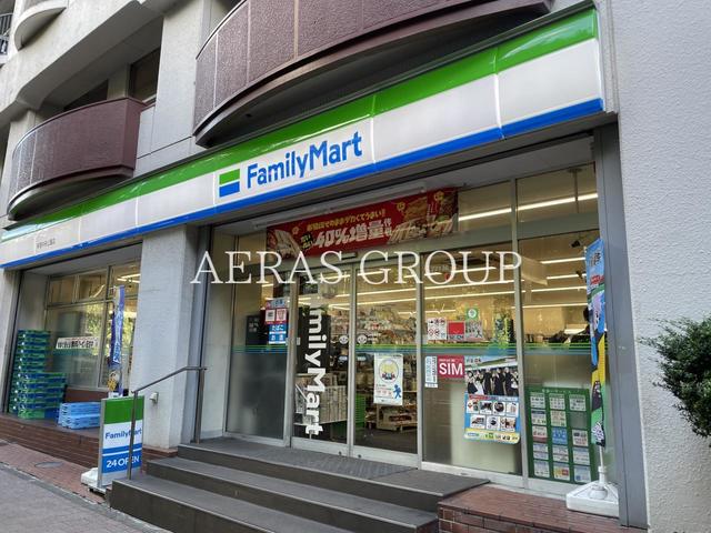 コンビニ　ファミリーマート 新宿中央公園店（コンビニ）まで584m