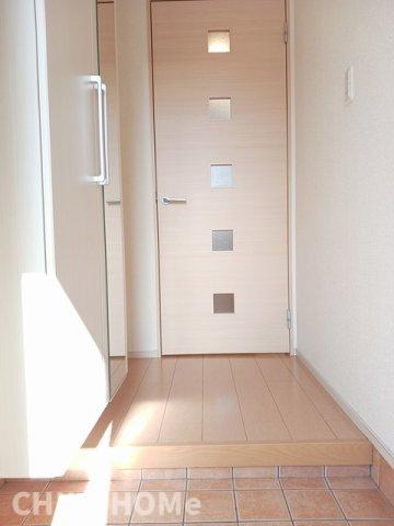 玄関　当社、チルホームのHPもご覧ください(^^)/物件情報多数♪