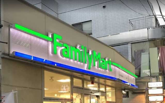 コンビニ　ファミリーマート　原宿ストリート店（コンビニ）まで228m