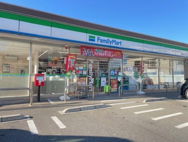 コンビニ　ファミリーマート古賀天神五丁目店（コンビニ）まで390m