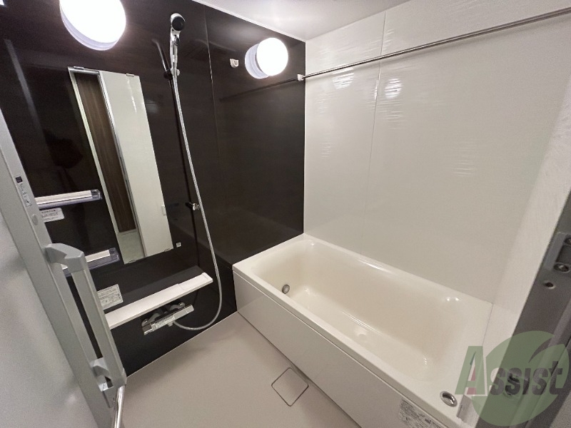 バス・シャワールーム　浴槽には追焚が付いています。一日の疲れがしっかり取れますね。