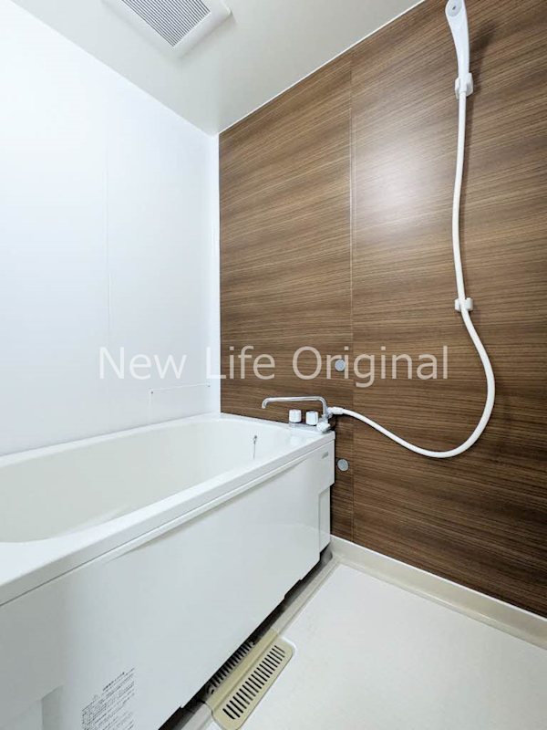 バス・シャワールーム　アクセントパネルがおしゃれな浴室です☆