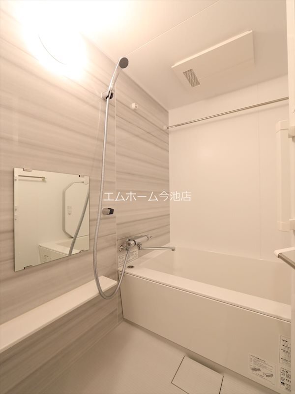 バス・シャワールーム　浴室暖房乾燥機能付バス