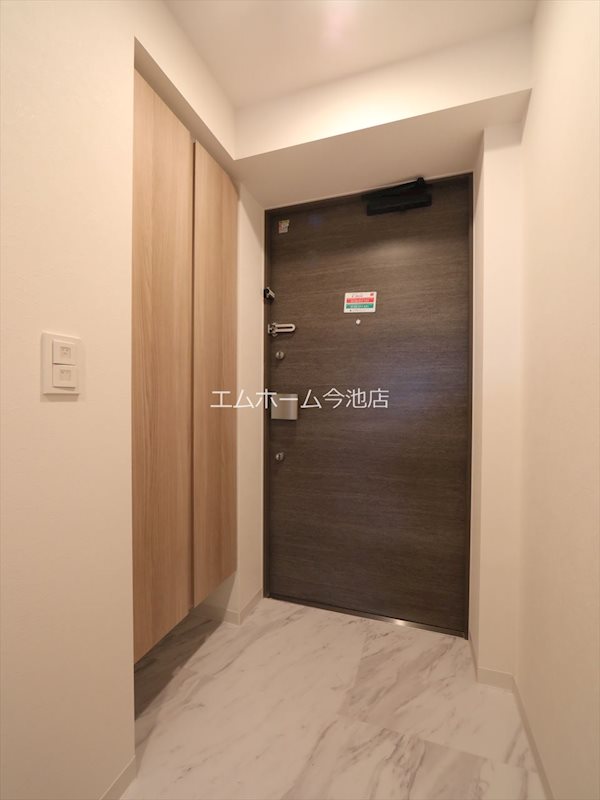 玄関　玄関　シューズボックス付