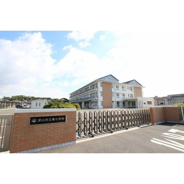 小学校　東小学校（小学校）まで220m