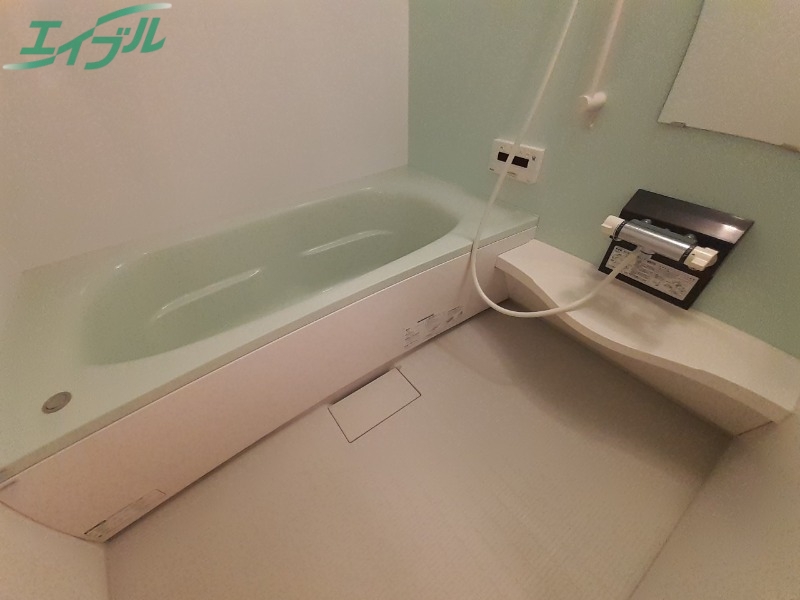 バス・シャワールーム　同物件別部屋写真