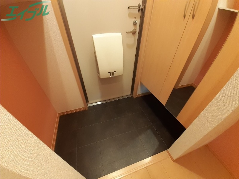 玄関　同物件別部屋写真