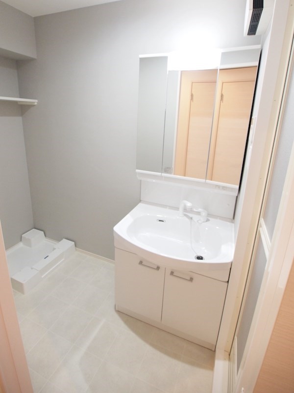 洗面設備　脱衣所・独立洗面台。