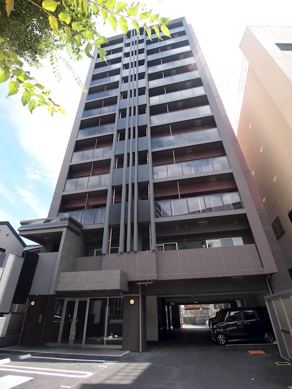 建物外観　モノレール駅近