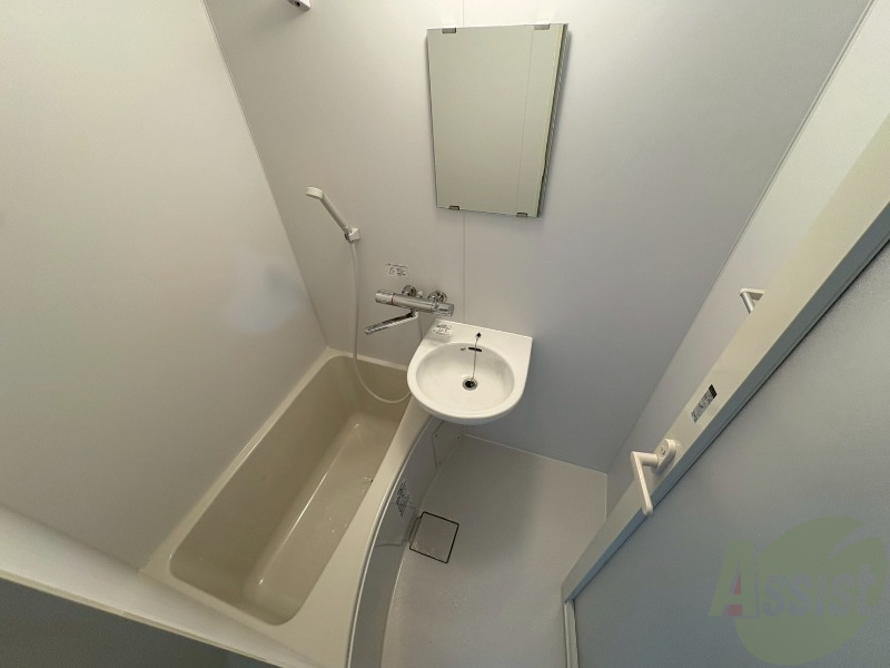 バス・シャワールーム　浴室です。浴槽は体全身が浸かるくらいの大きさでした。