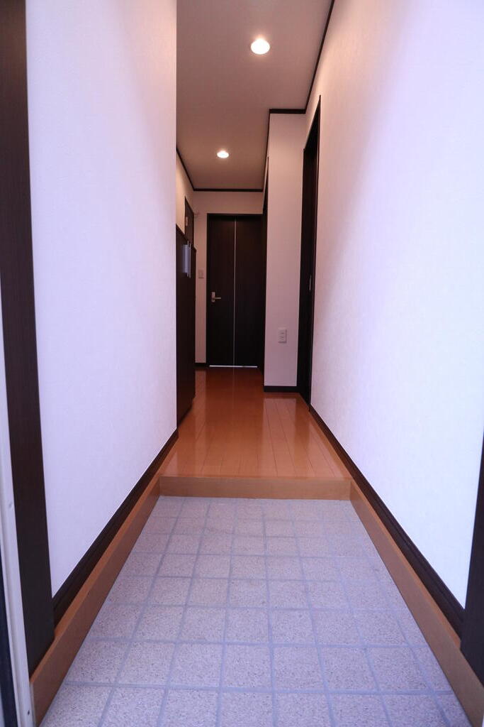 玄関　駅前にはお店がたくさんございます★