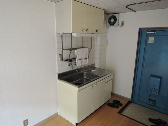 キッチン　壁付けキッチンでスペースを最大限有効活用できます！